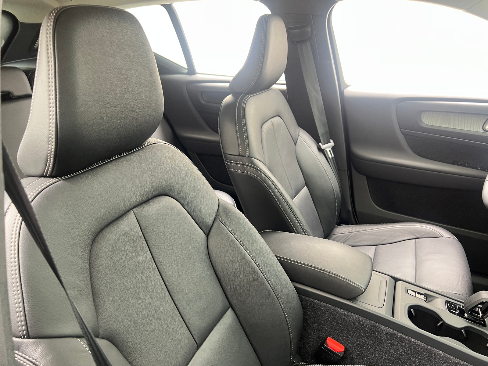 Thumbnail: 2023 Volvo XC40 - 2