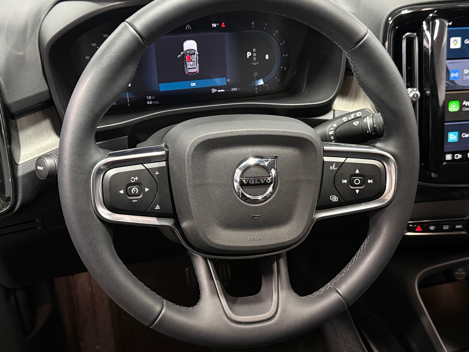 Thumbnail: 2023 Volvo XC40 - 5