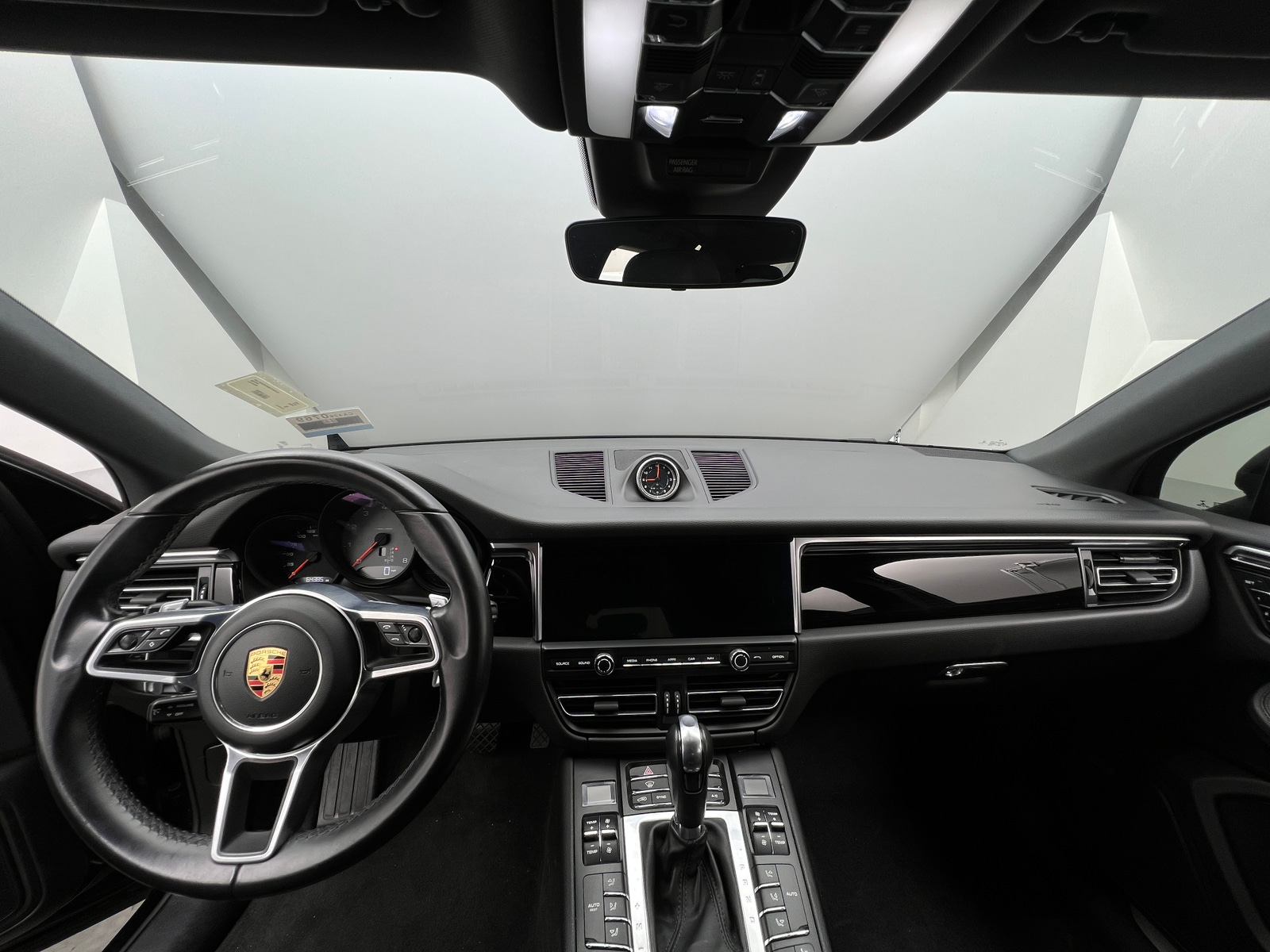 Thumbnail: 2021 Porsche Macan - 2