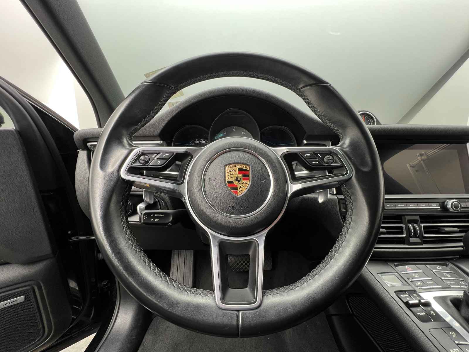 Thumbnail: 2021 Porsche Macan - 4