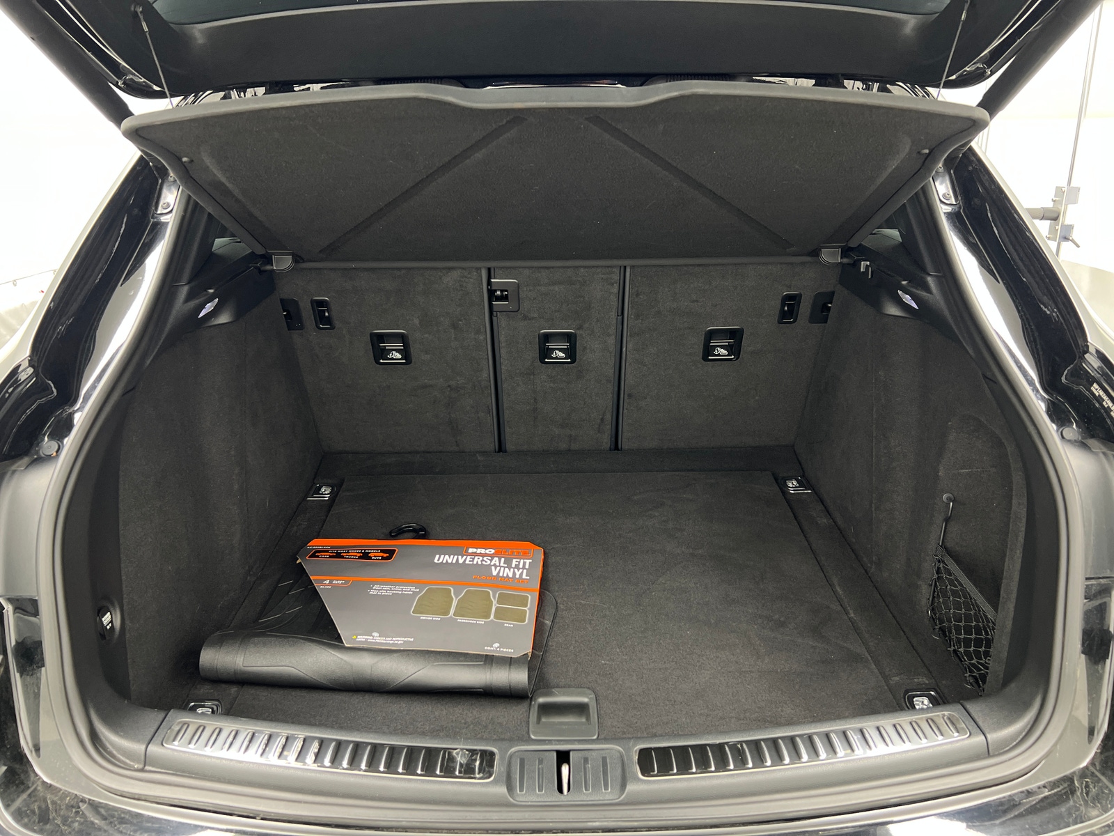 Thumbnail: 2021 Porsche Macan - 6