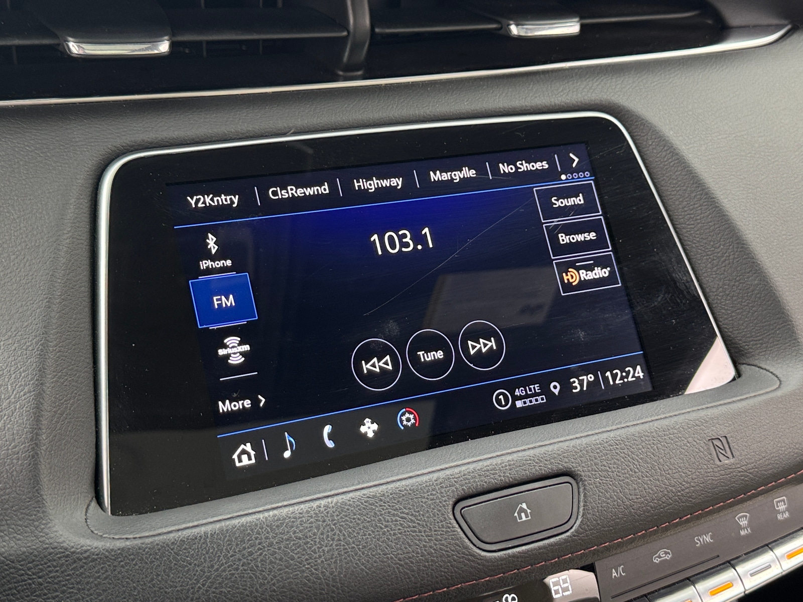 Thumbnail: 2021 Cadillac XT4 - 3