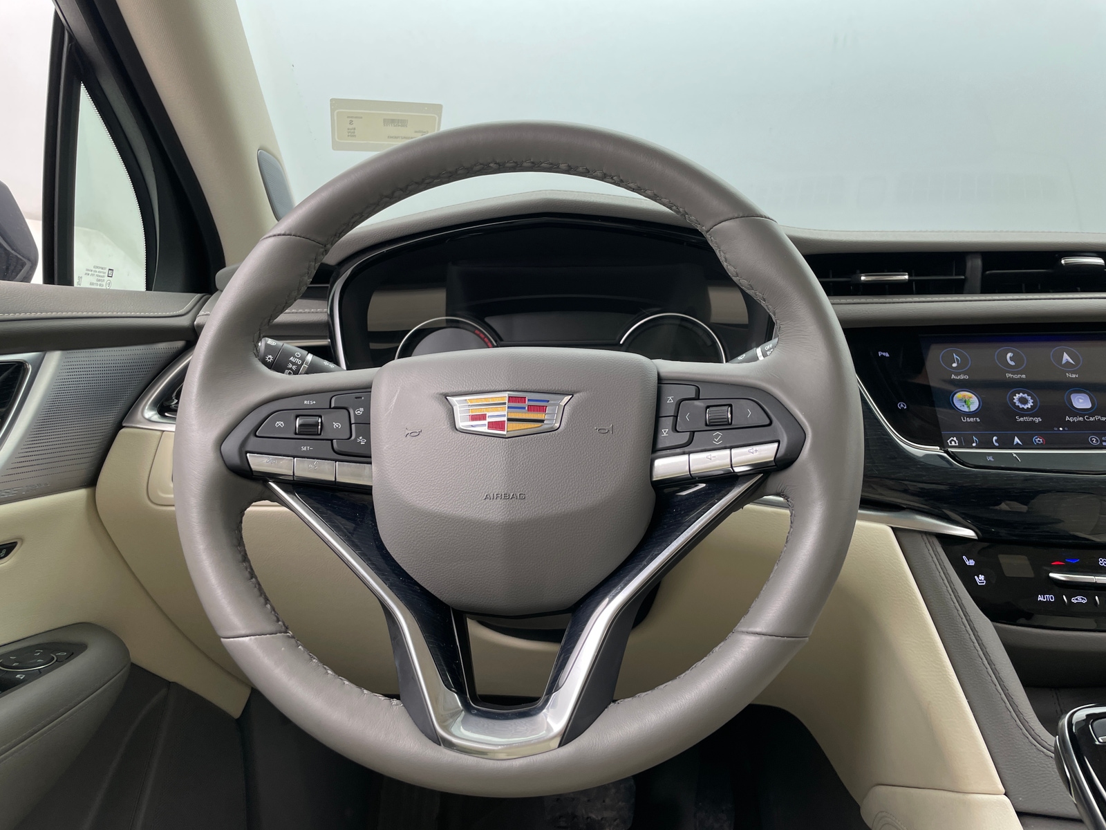 Thumbnail: 2024 Cadillac XT6 - 4