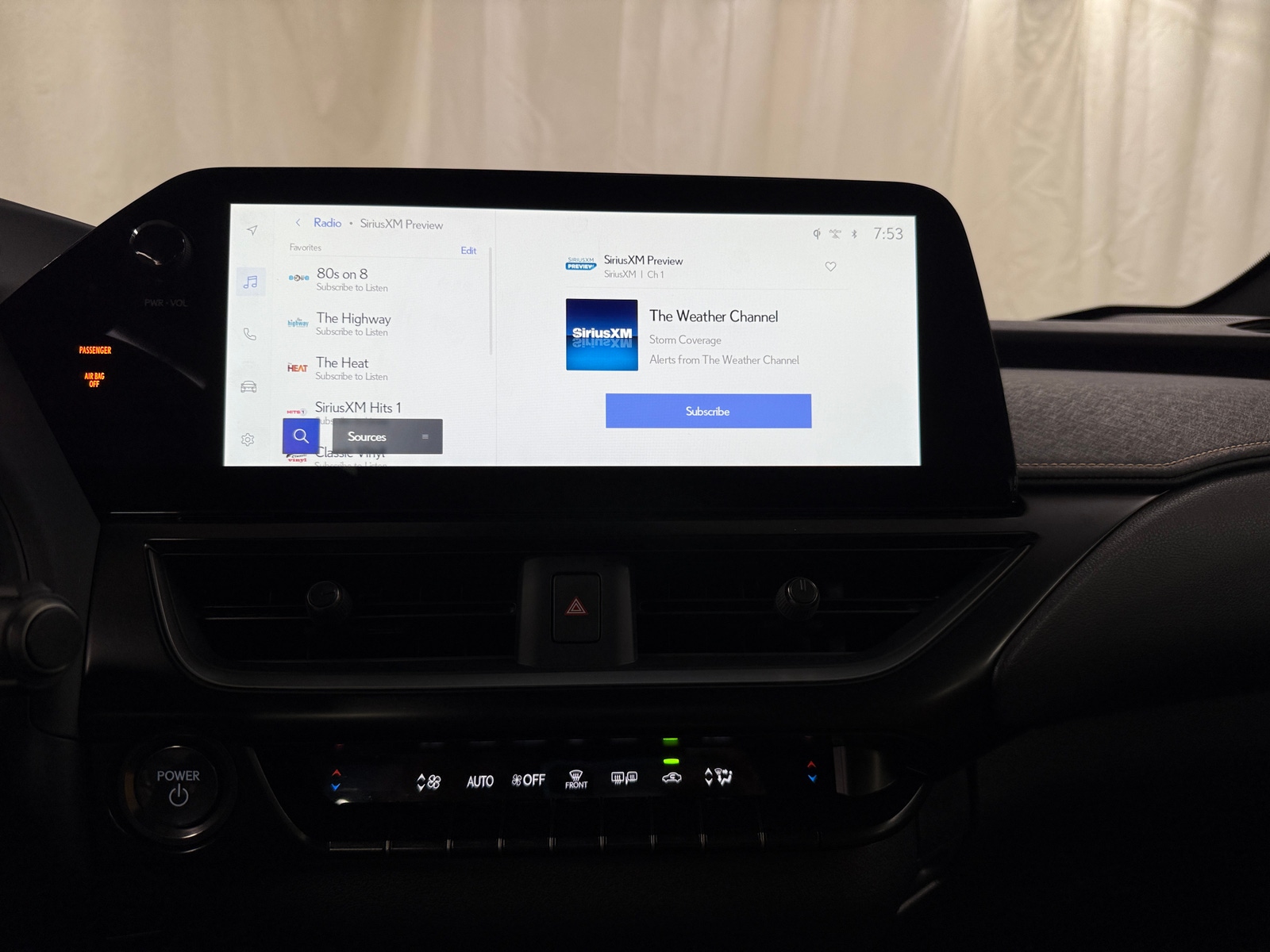 Thumbnail: 2025 Lexus UX - 3