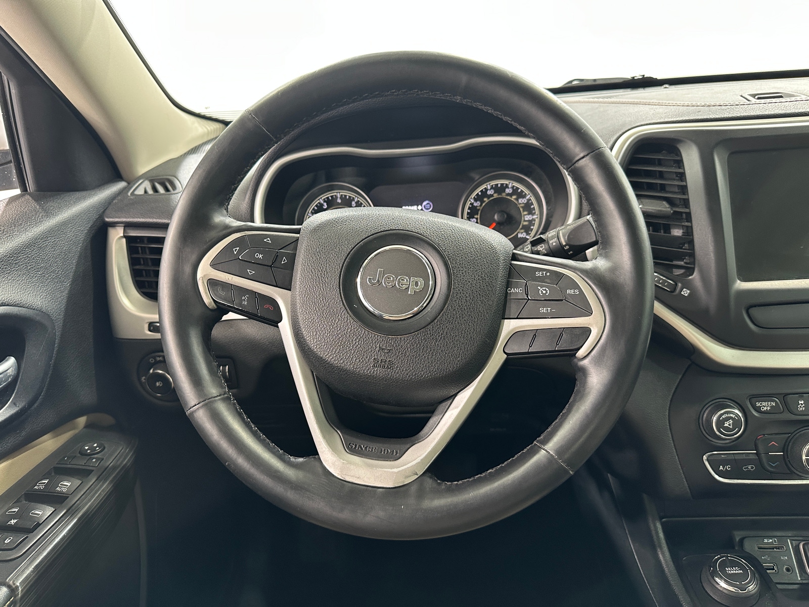 Thumbnail: 2015 Jeep Cherokee - 4