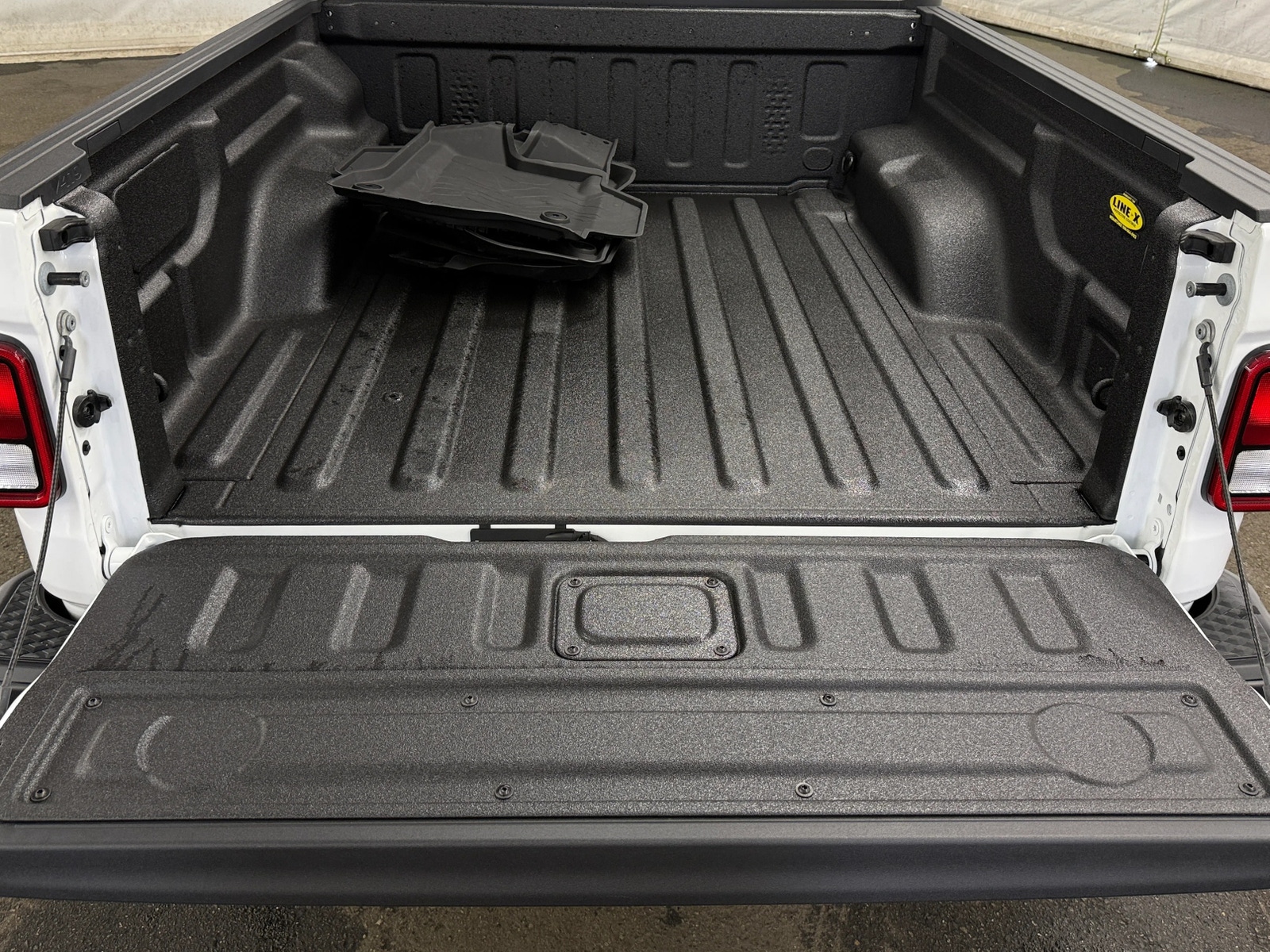 Thumbnail: 2025 Jeep Gladiator - 7