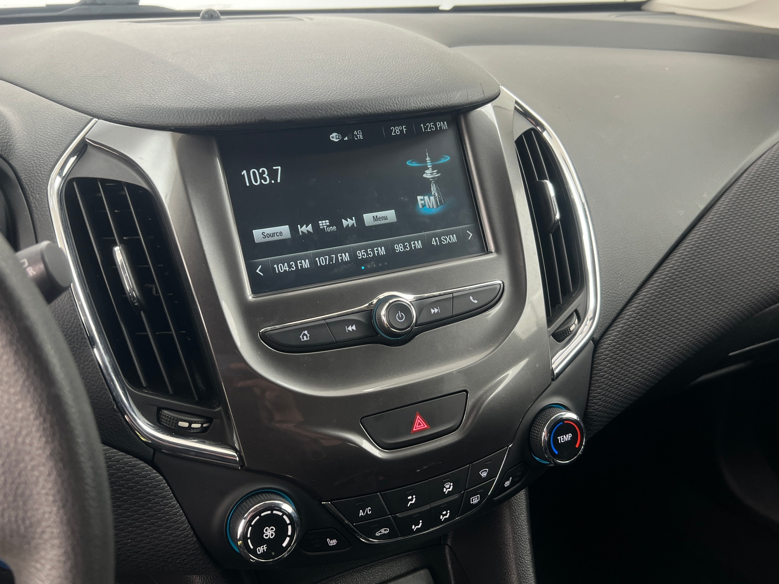 Thumbnail: 2017 Chevrolet Cruze - 4