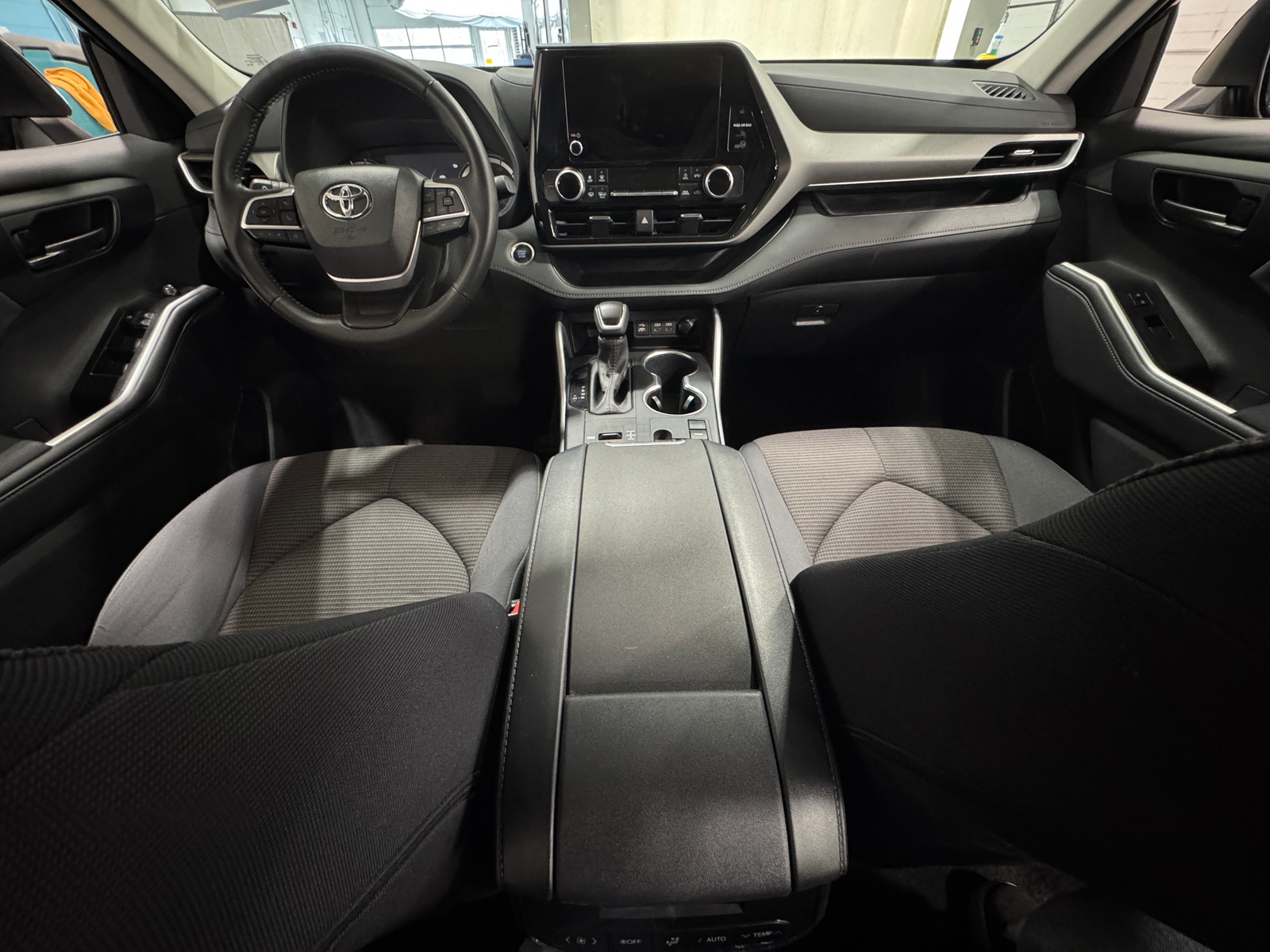 Thumbnail: 2025 Toyota Highlander - 3