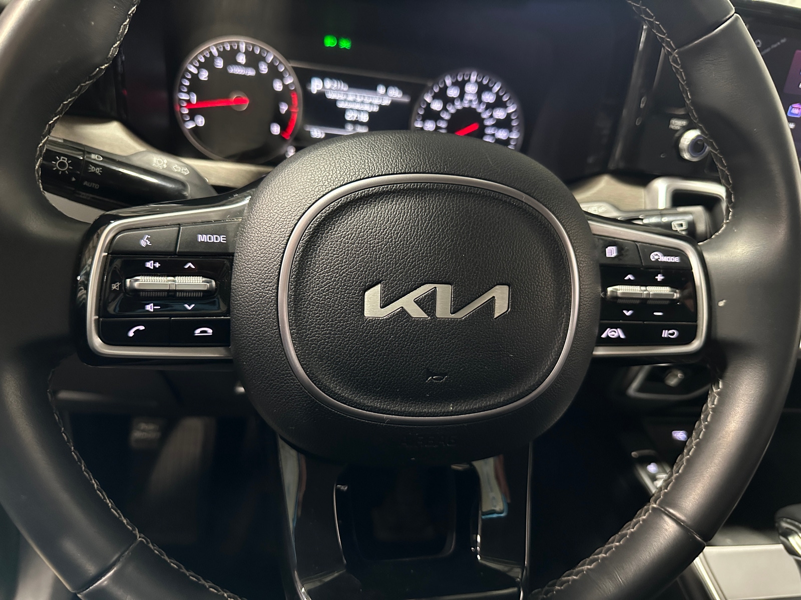 Thumbnail: 2023 Kia Sorento - 4