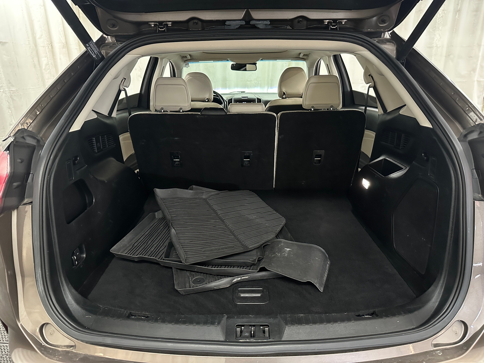 Thumbnail: 2019 Ford Edge - 6