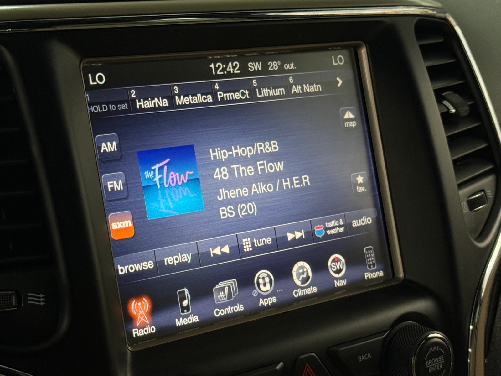 Thumbnail: 2016 Jeep Grand Cherokee - 4