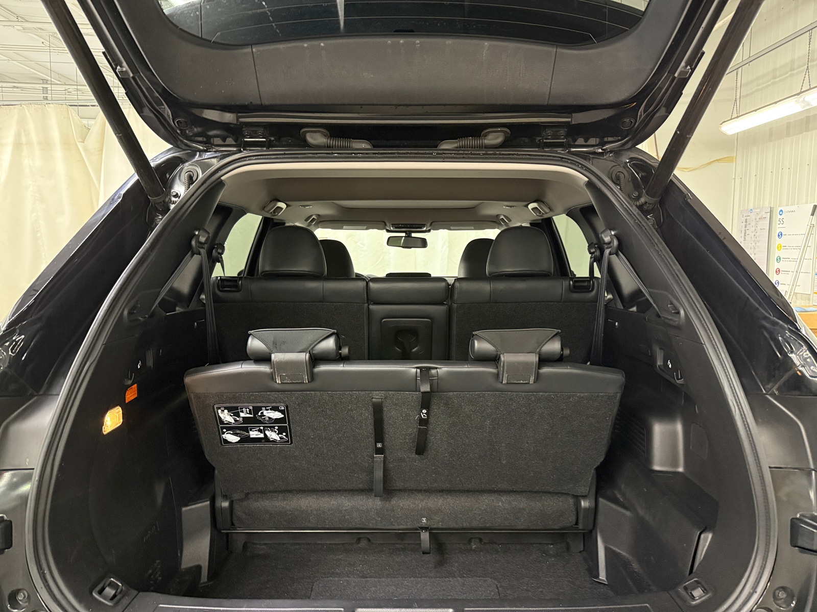 Thumbnail: 2023 Mitsubishi Outlander - 6