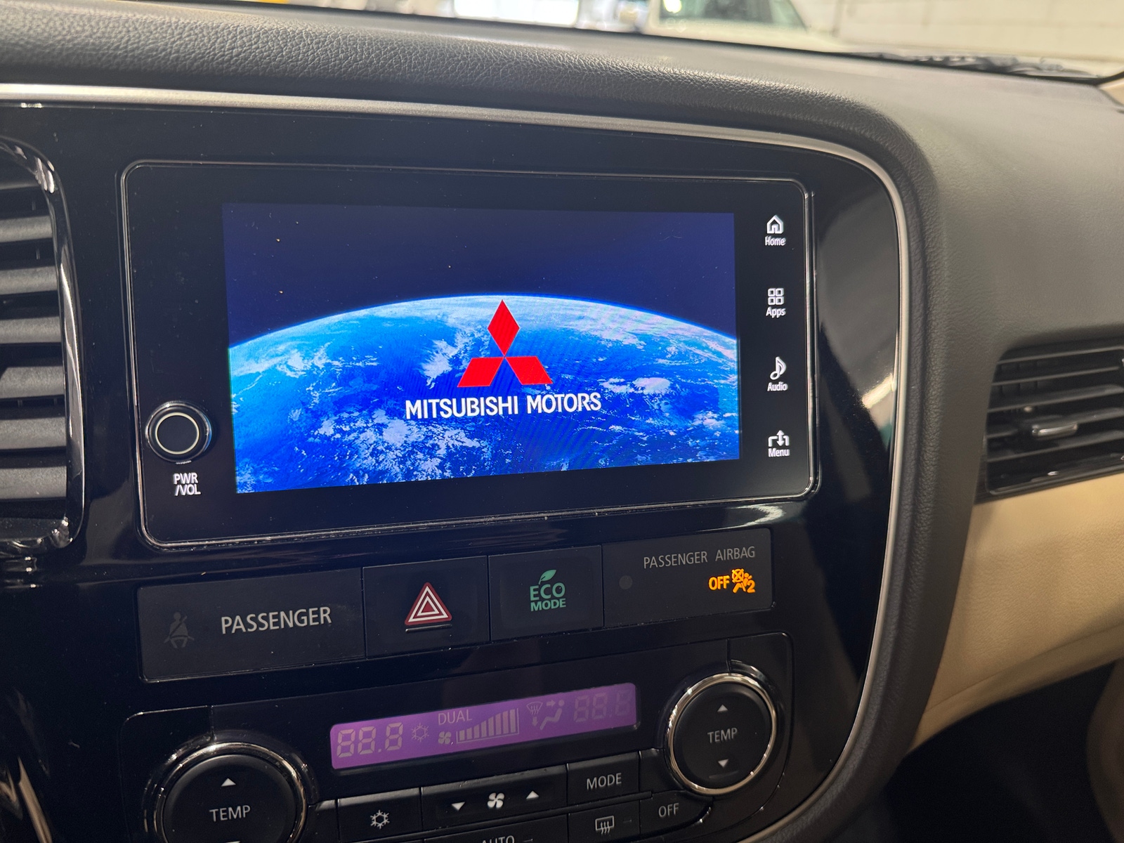 Thumbnail: 2018 Mitsubishi Outlander - 3