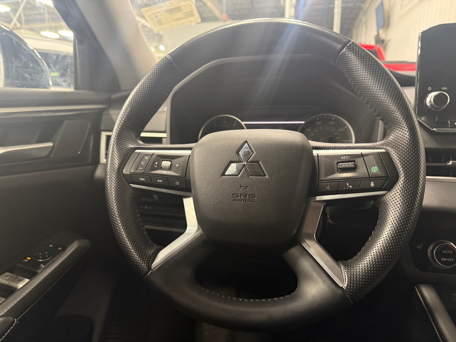 Thumbnail: 2022 Mitsubishi Outlander - 4