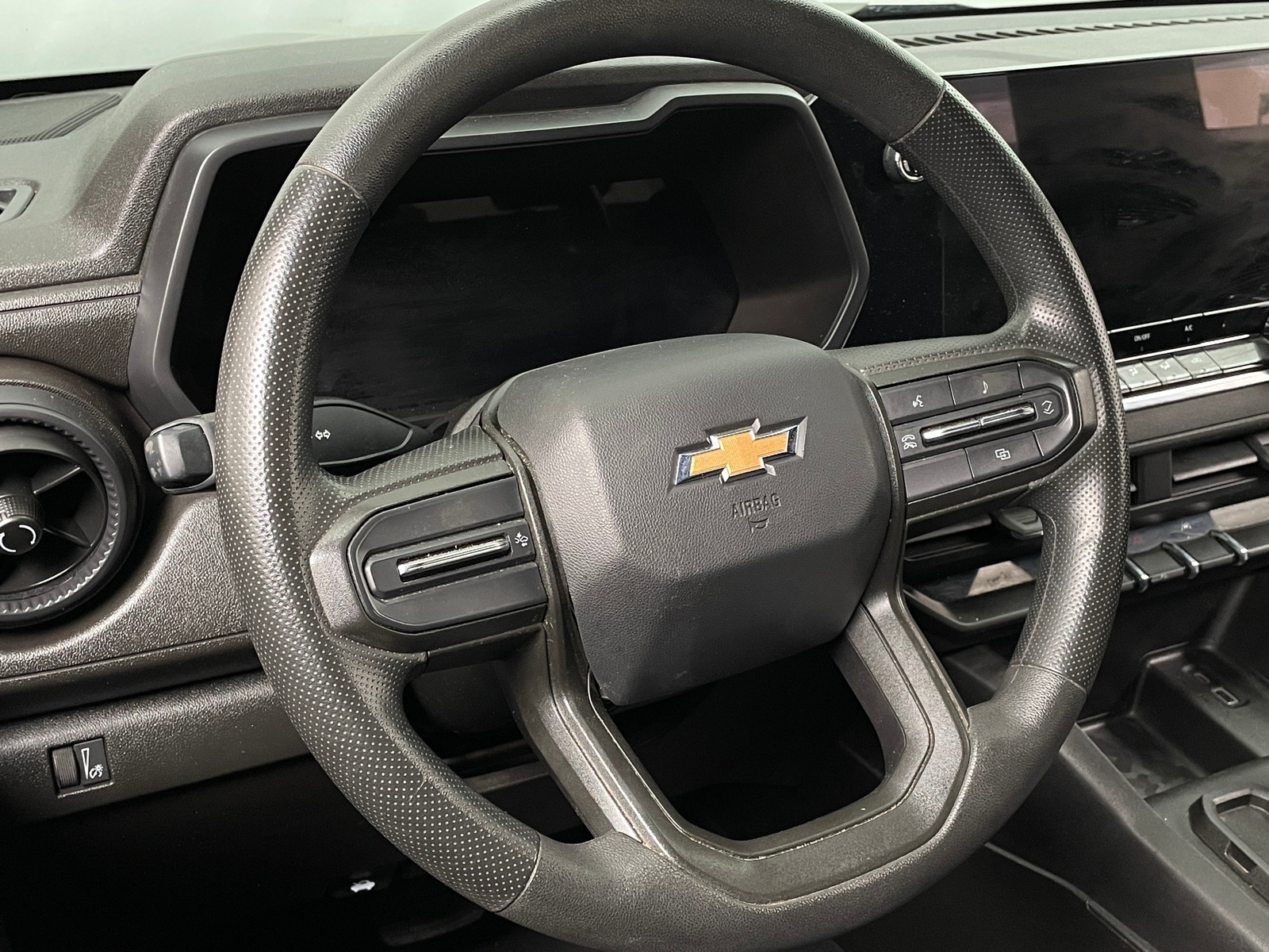 Thumbnail: 2023 Chevrolet Colorado - 5