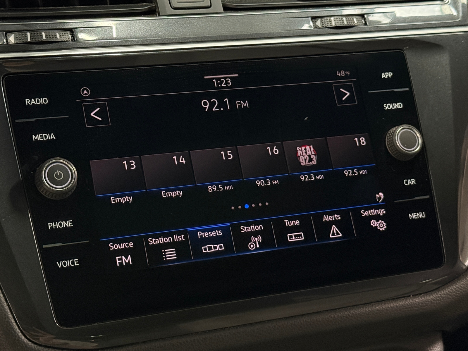 Thumbnail: 2021 Volkswagen Tiguan - 3