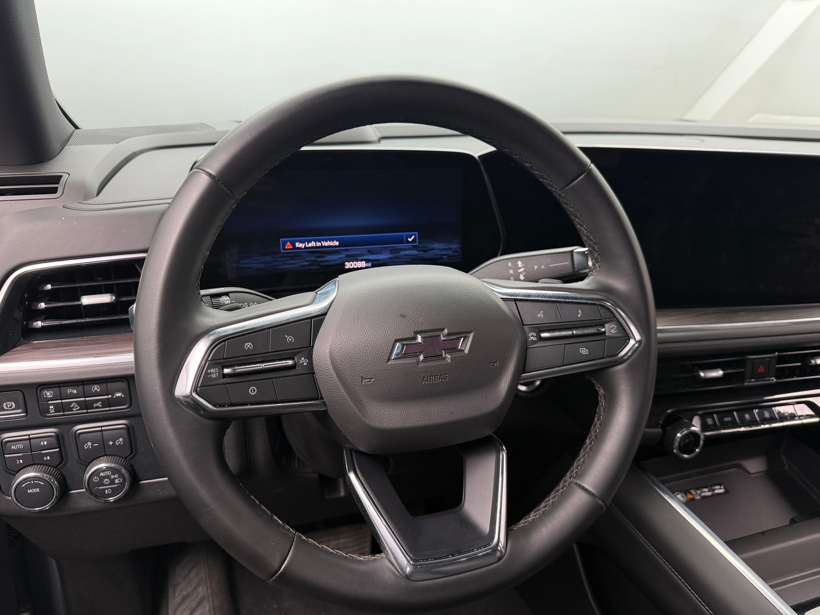 Thumbnail: 2025 Chevrolet Suburban - 4