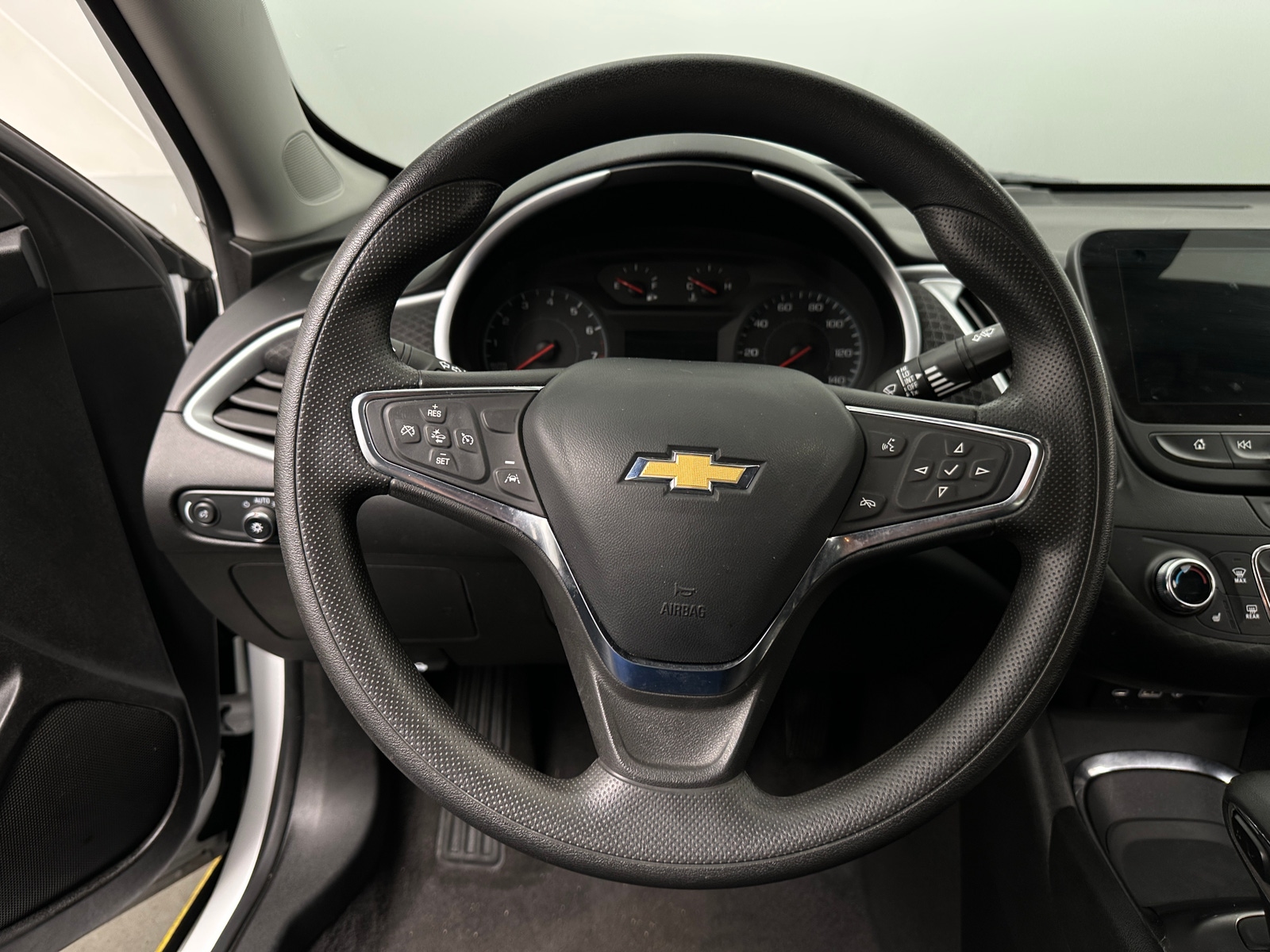 Thumbnail: 2023 Chevrolet Malibu - 5