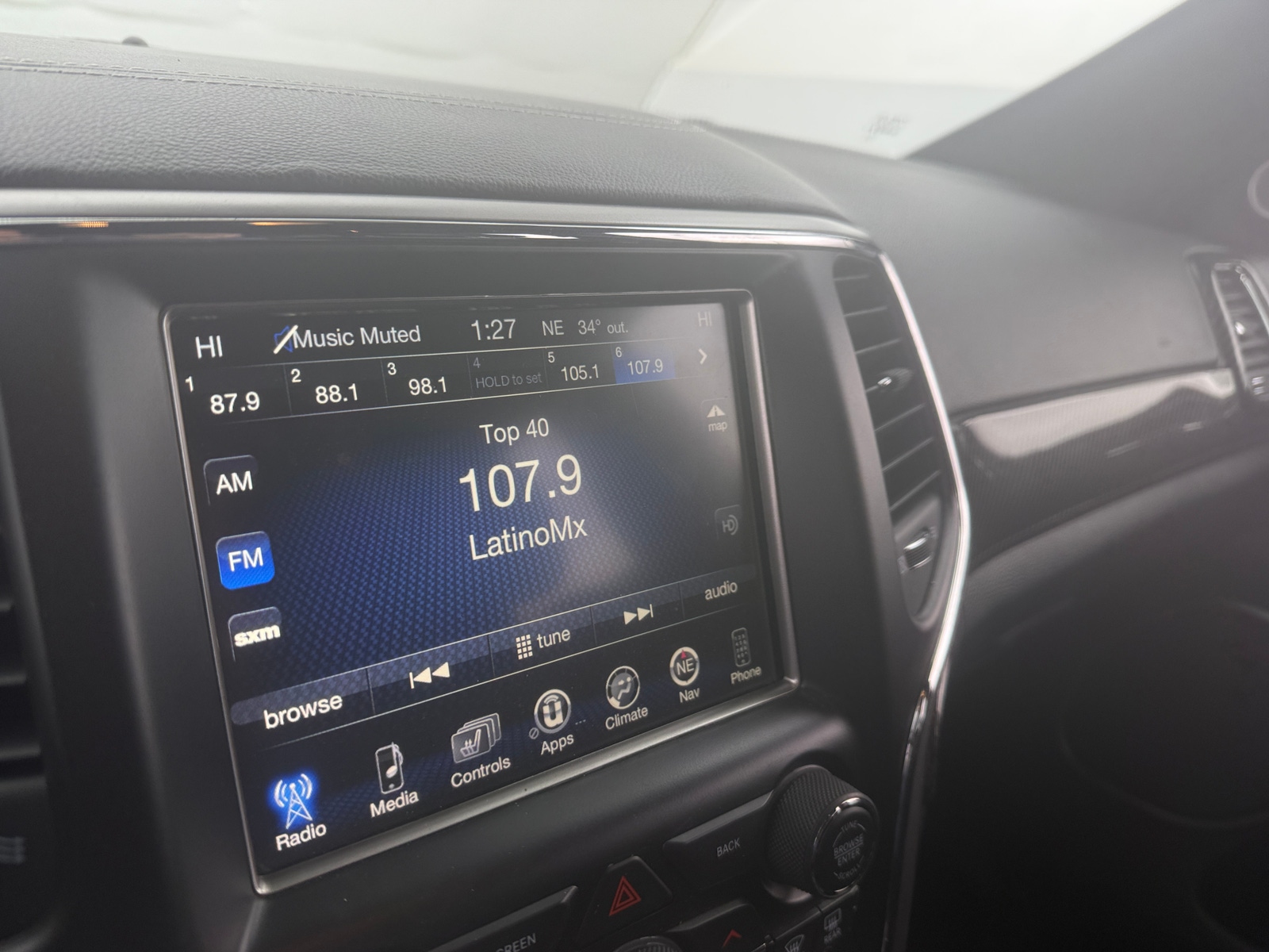 Thumbnail: 2017 Jeep Grand Cherokee - 3