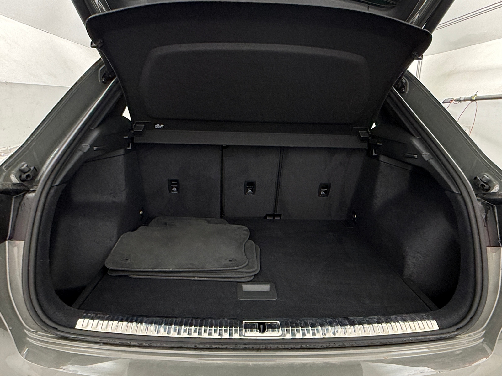 Thumbnail: 2025 Audi Q3 - 6