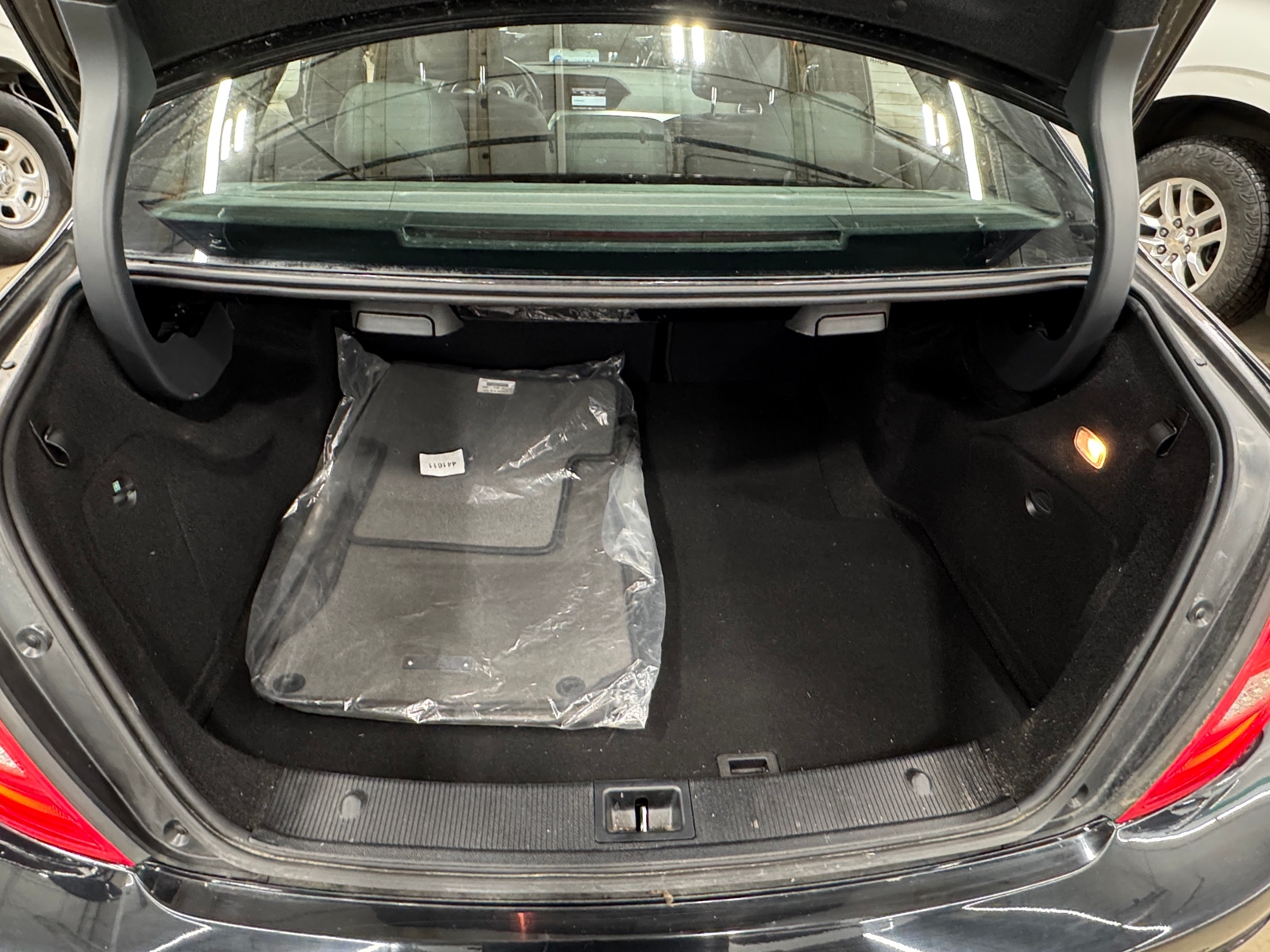 Thumbnail: 2013 Mercedes-Benz C-Class - 6