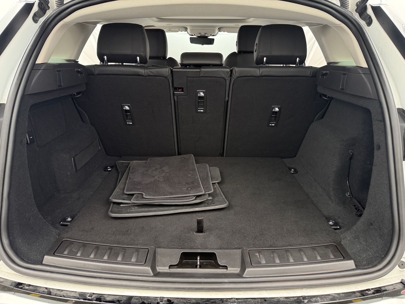 Thumbnail: 2021 Land Rover Range Rover Evoque - 6