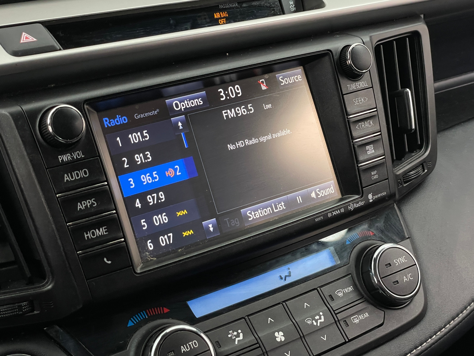 Thumbnail: 2016 Toyota RAV4 - 3