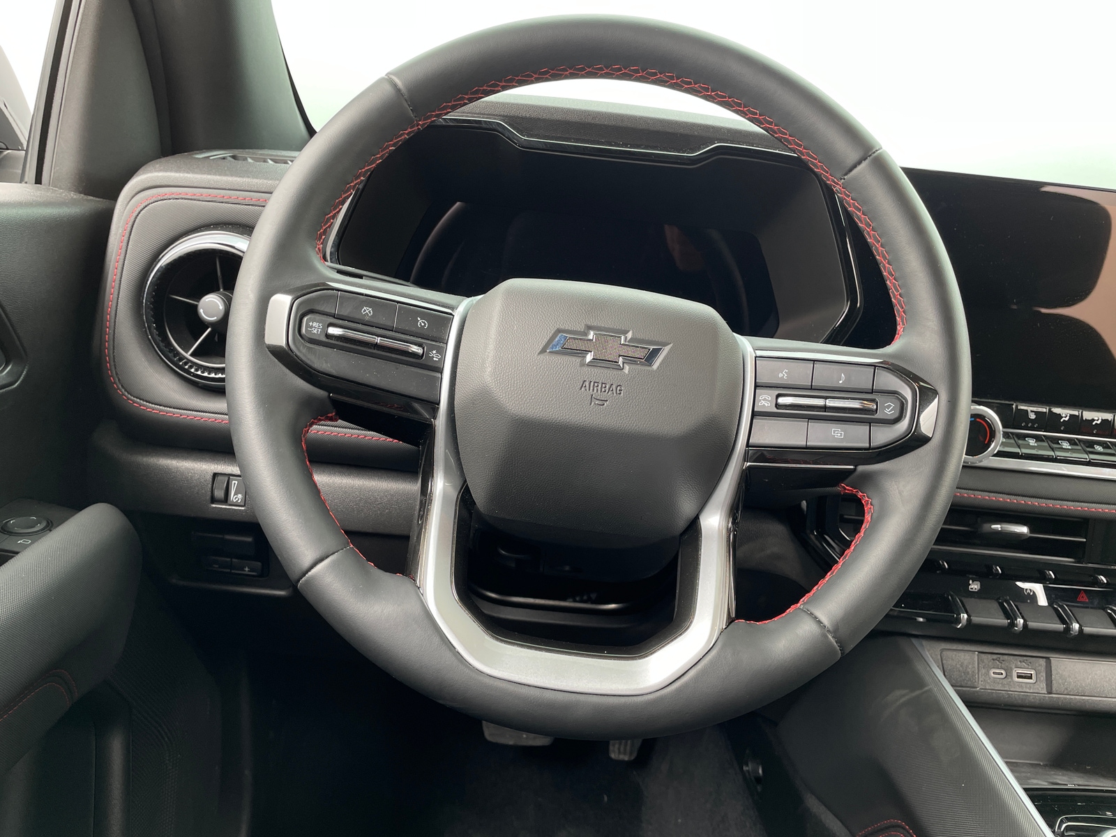 Thumbnail: 2024 Chevrolet Colorado - 4