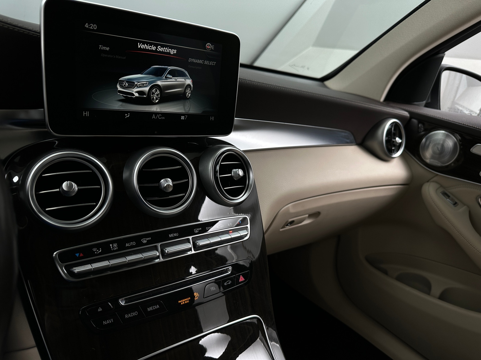 Thumbnail: 2016 Mercedes-Benz GLC - 3