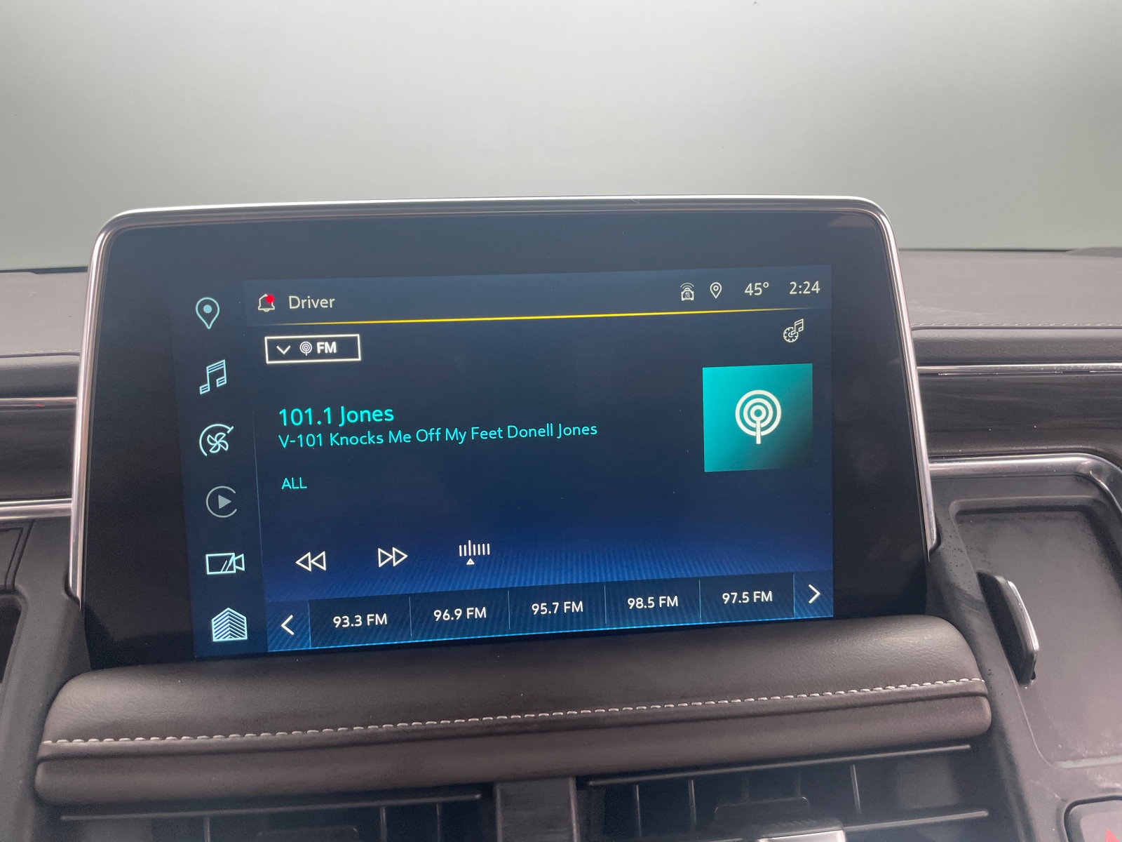 Thumbnail: 2023 Chevrolet Tahoe - 3