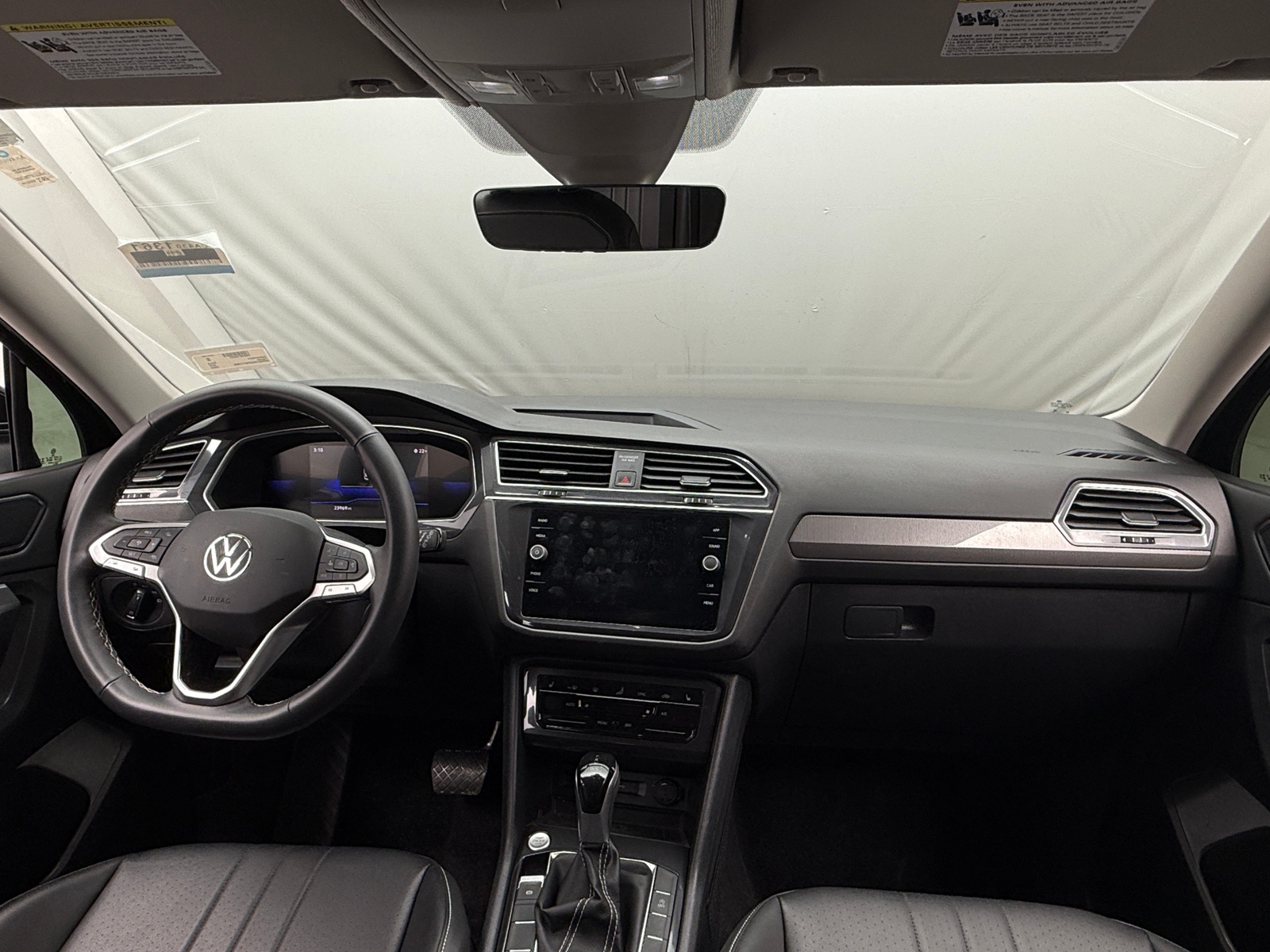 Thumbnail: 2023 Volkswagen Tiguan - 3