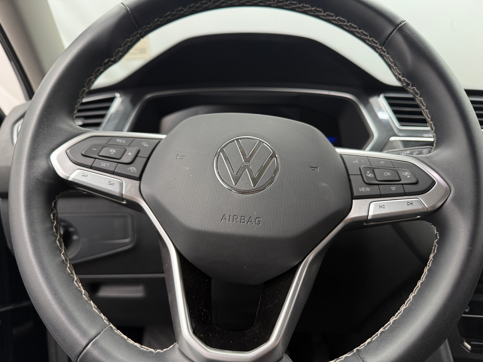 Thumbnail: 2023 Volkswagen Tiguan - 5