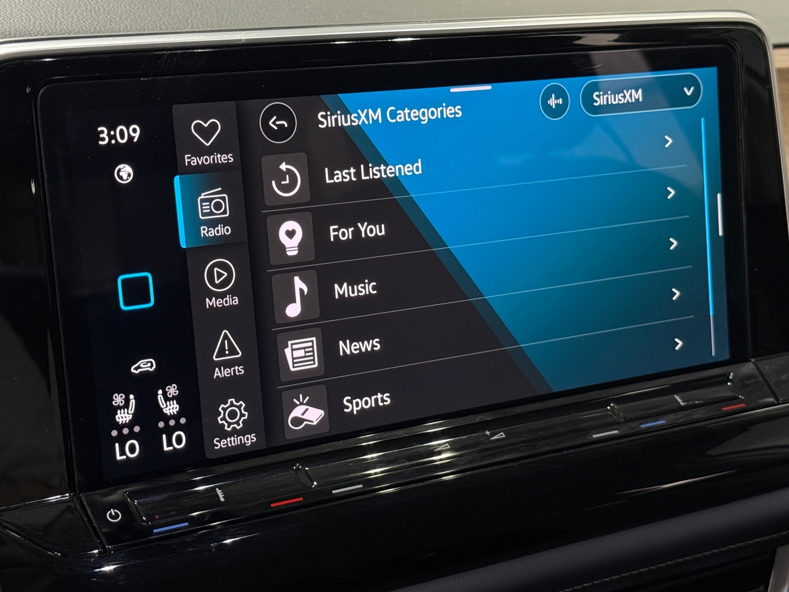 Thumbnail: 2025 Volkswagen Atlas - 3