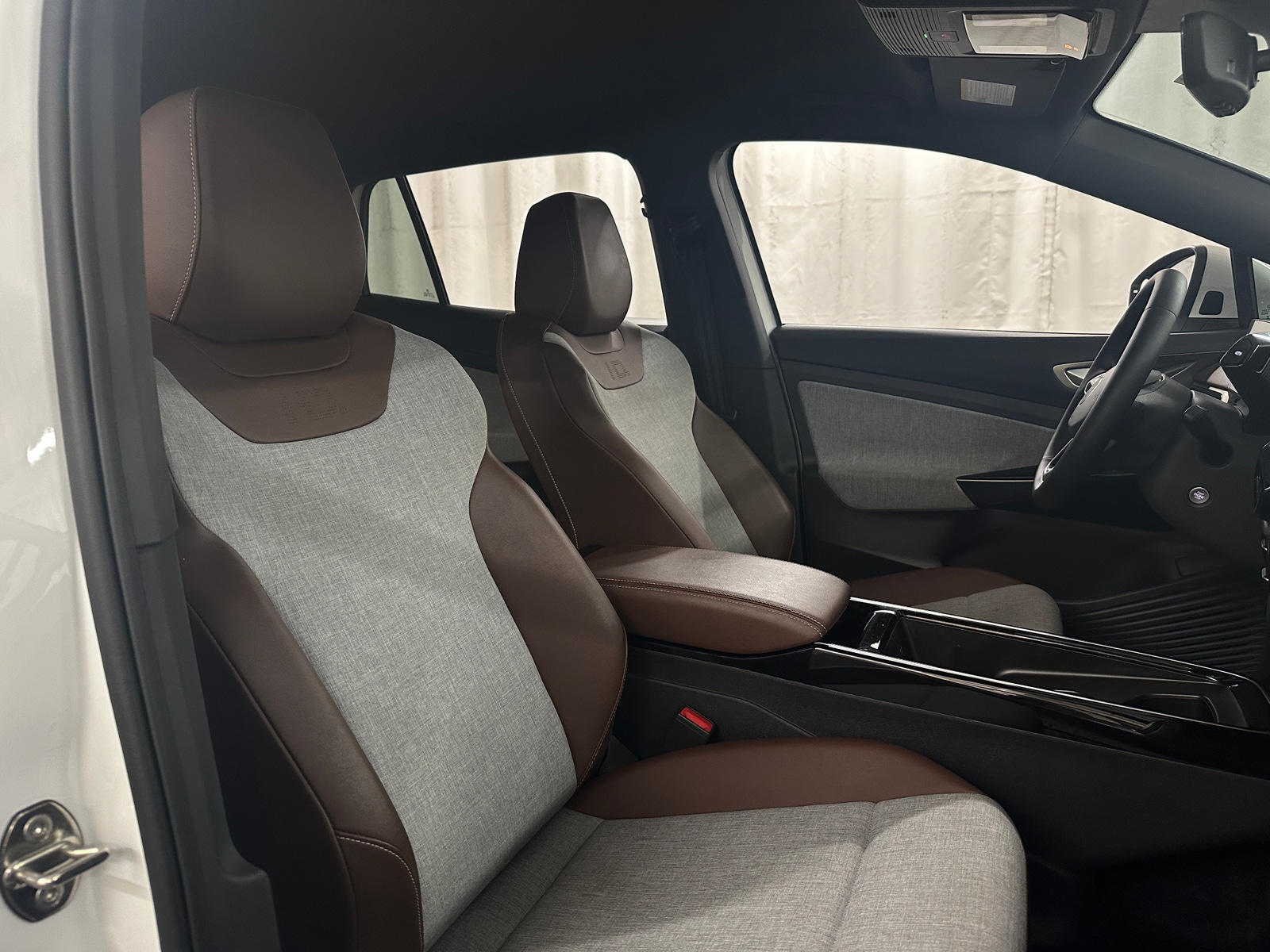 Thumbnail: 2023 Volkswagen ID.4 - 2