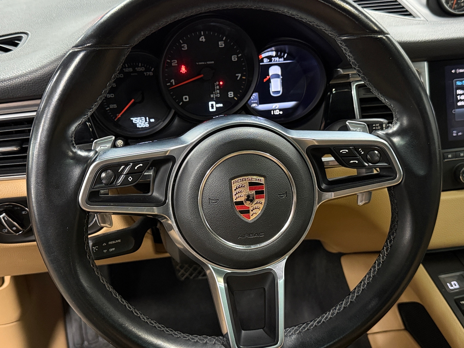 Thumbnail: 2017 Porsche Macan - 4