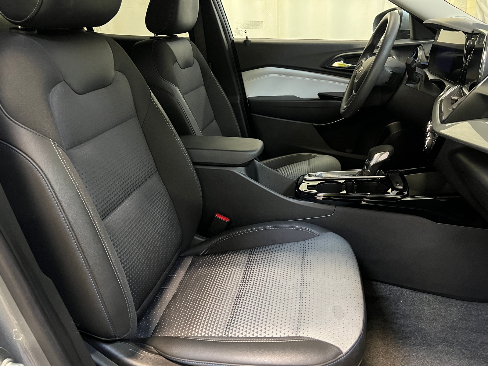 Thumbnail: 2025 Chevrolet Trax - 2