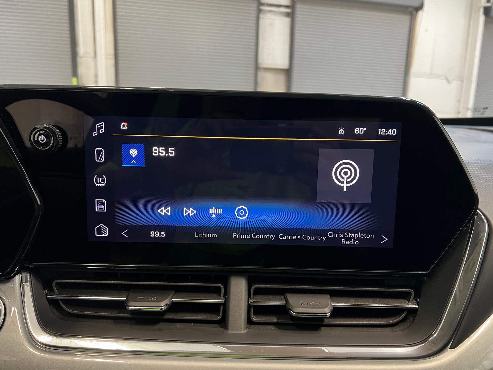 Thumbnail: 2025 Chevrolet Trax - 4