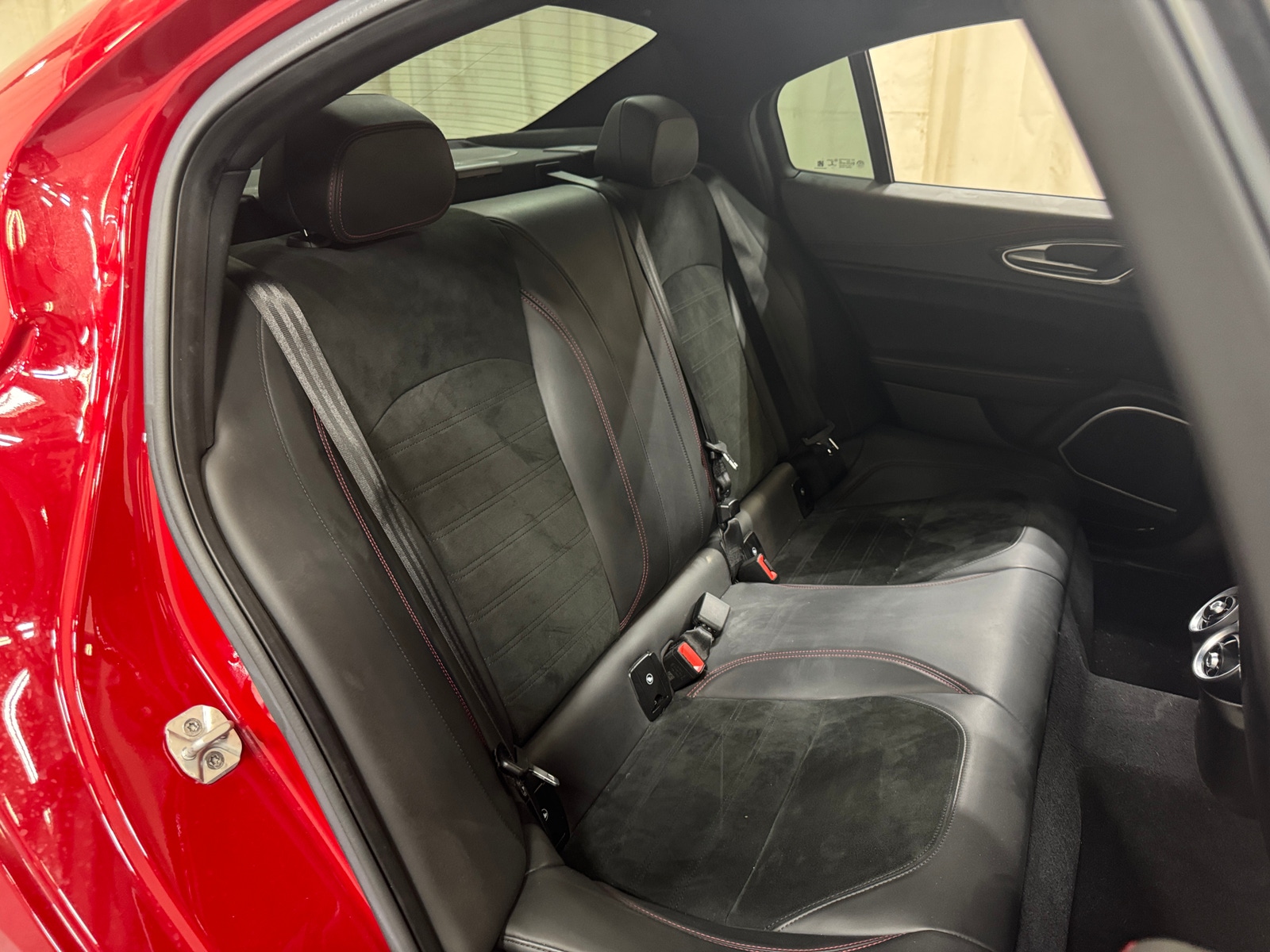 Thumbnail: 2018 Alfa Romeo Giulia - 5