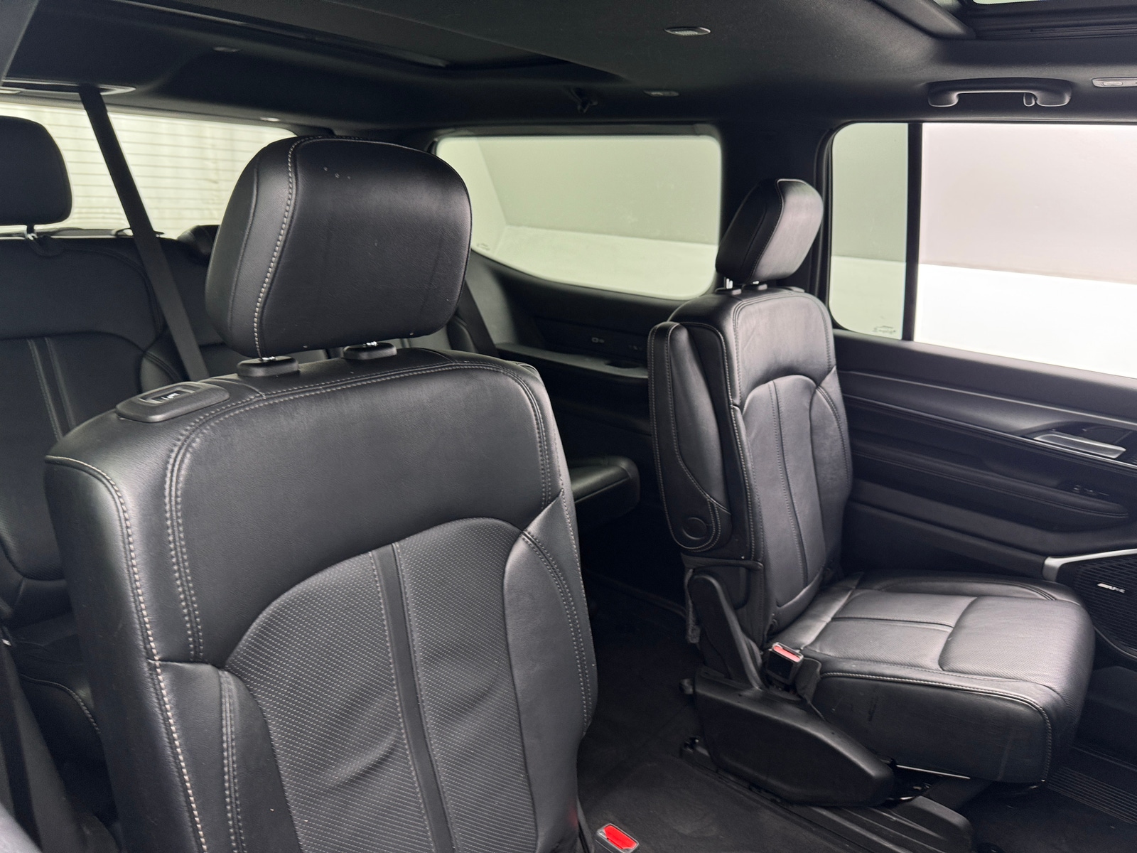 Thumbnail: 2023 Jeep Wagoneer - 5