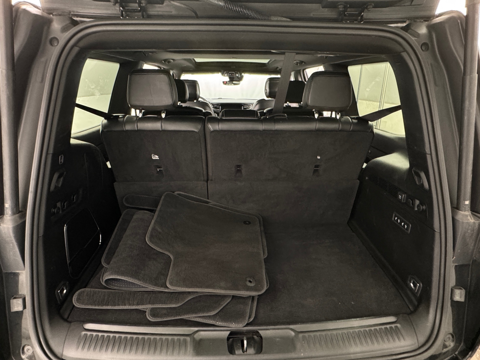 Thumbnail: 2023 Jeep Wagoneer - 6