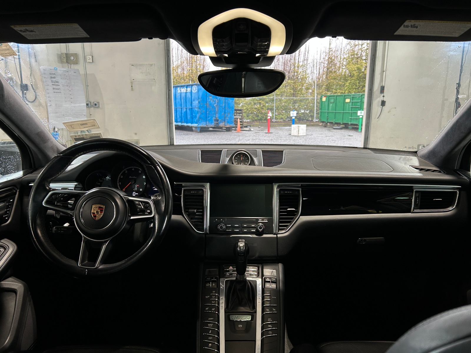 Thumbnail: 2017 Porsche Macan - 2