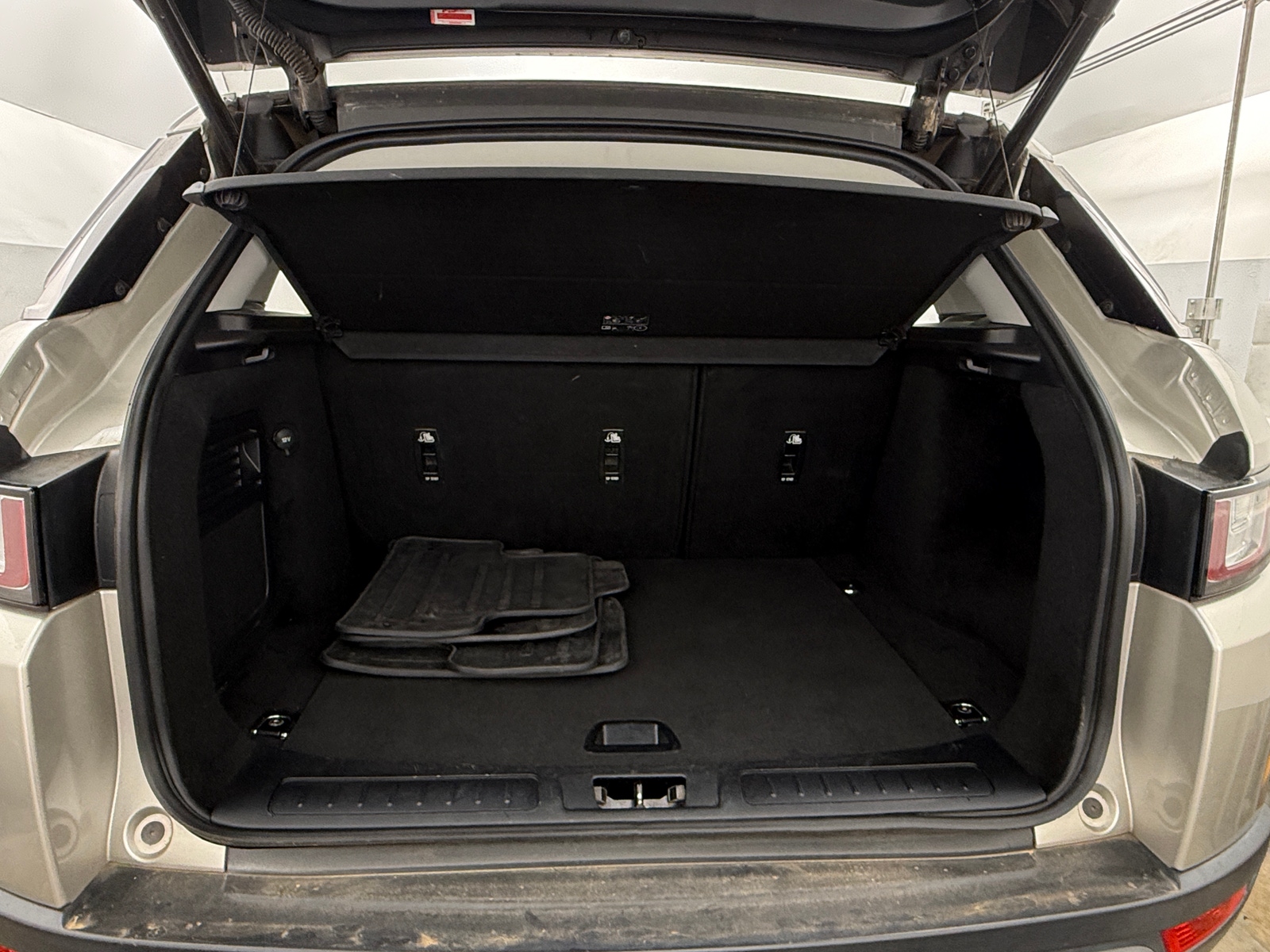 Thumbnail: 2017 Land Rover Range Rover Evoque - 6