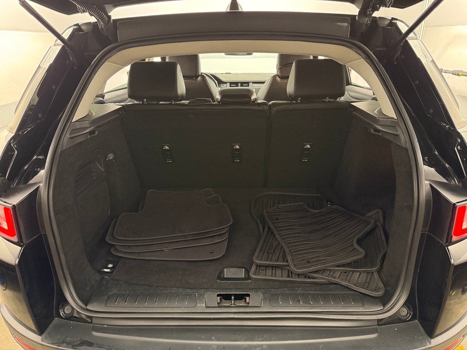 Thumbnail: 2018 Land Rover Range Rover Evoque - 6