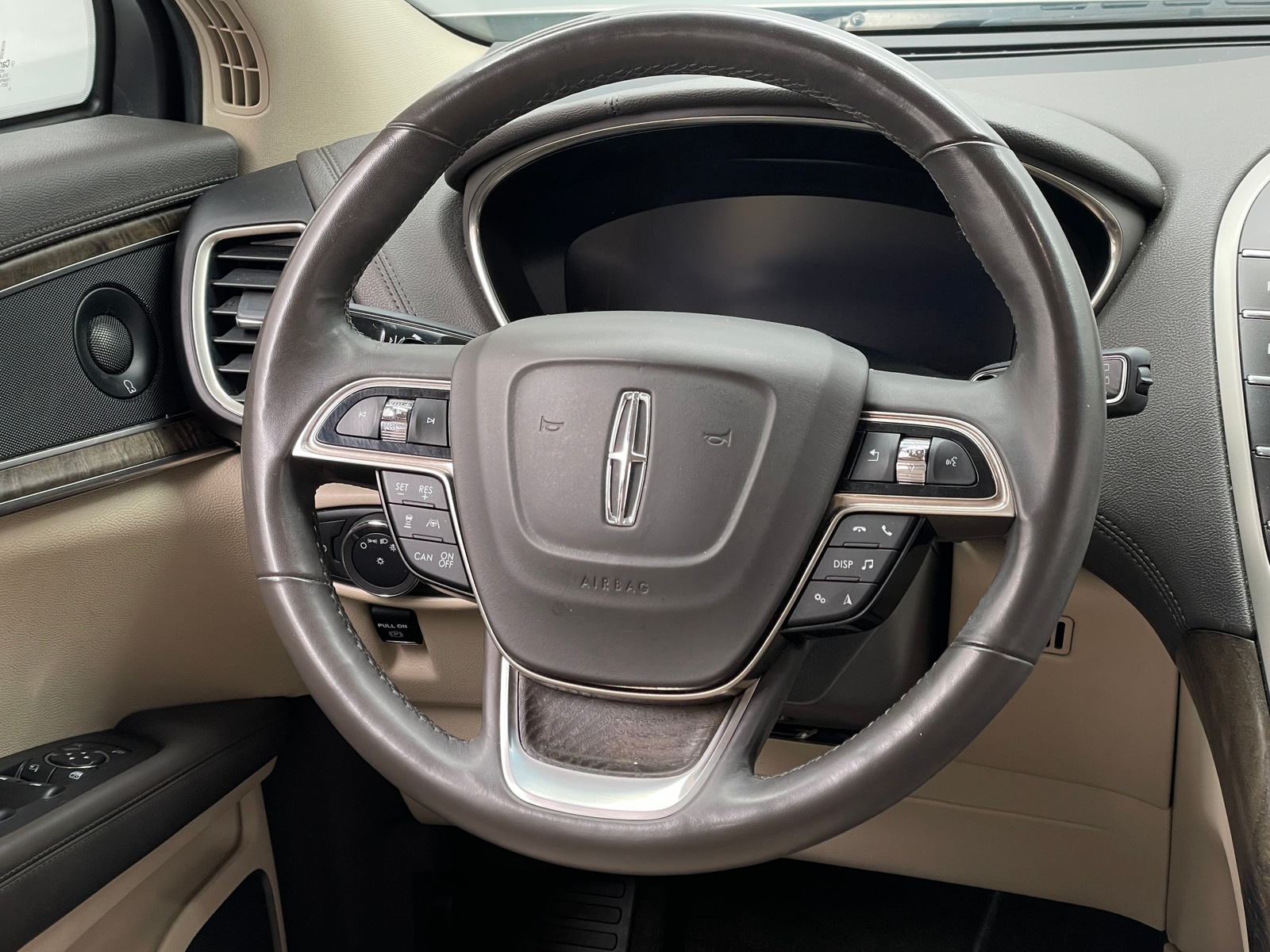 Thumbnail: 2019 Lincoln Nautilus - 4