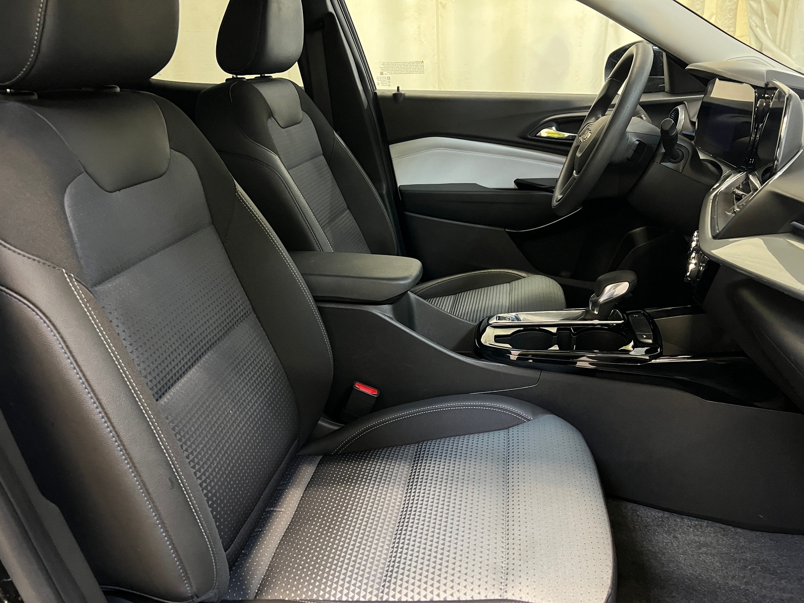 Thumbnail: 2025 Chevrolet Trax - 2