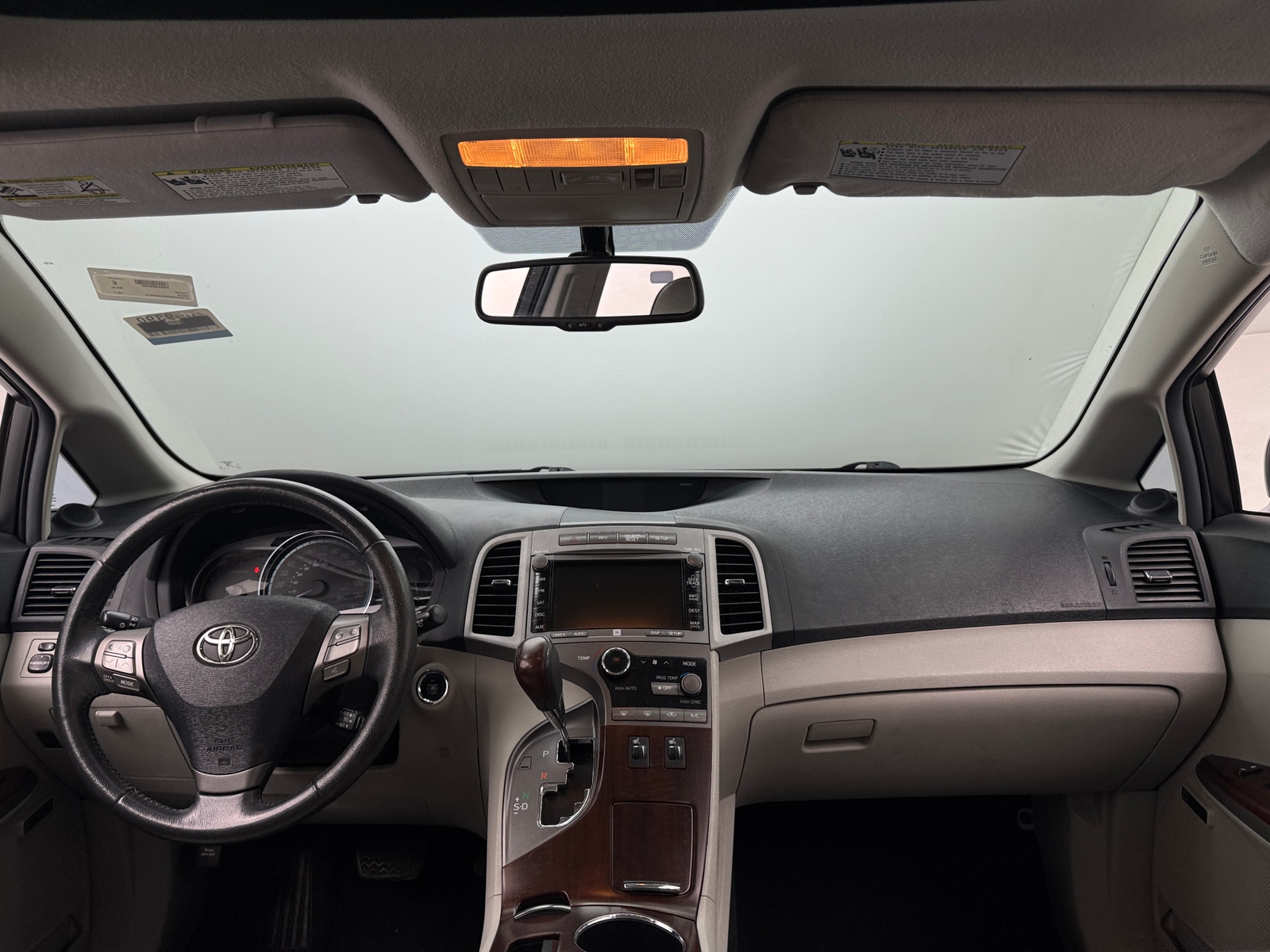 Thumbnail: 2011 Toyota Venza - 3