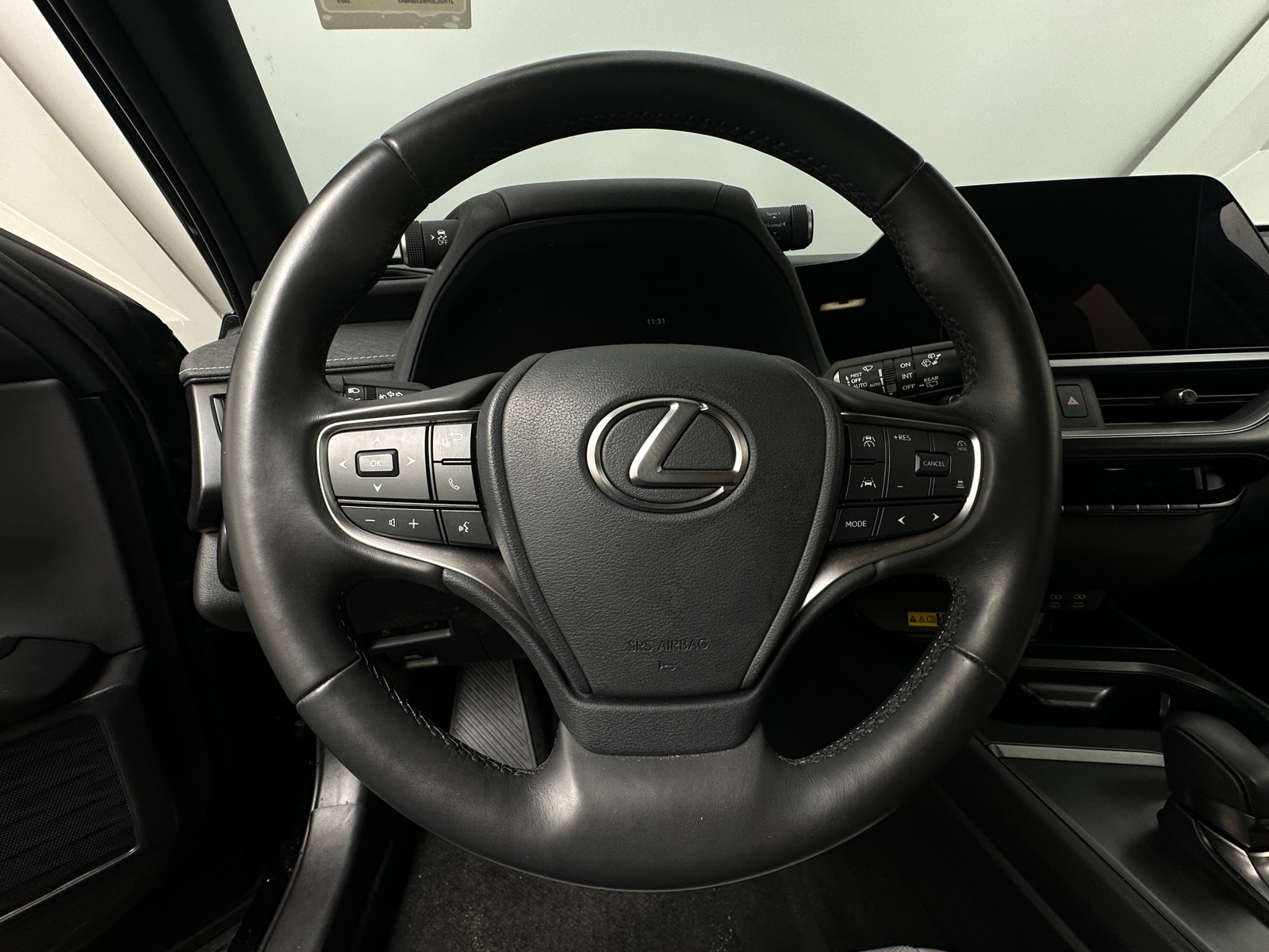 Thumbnail: 2025 Lexus UX - 4