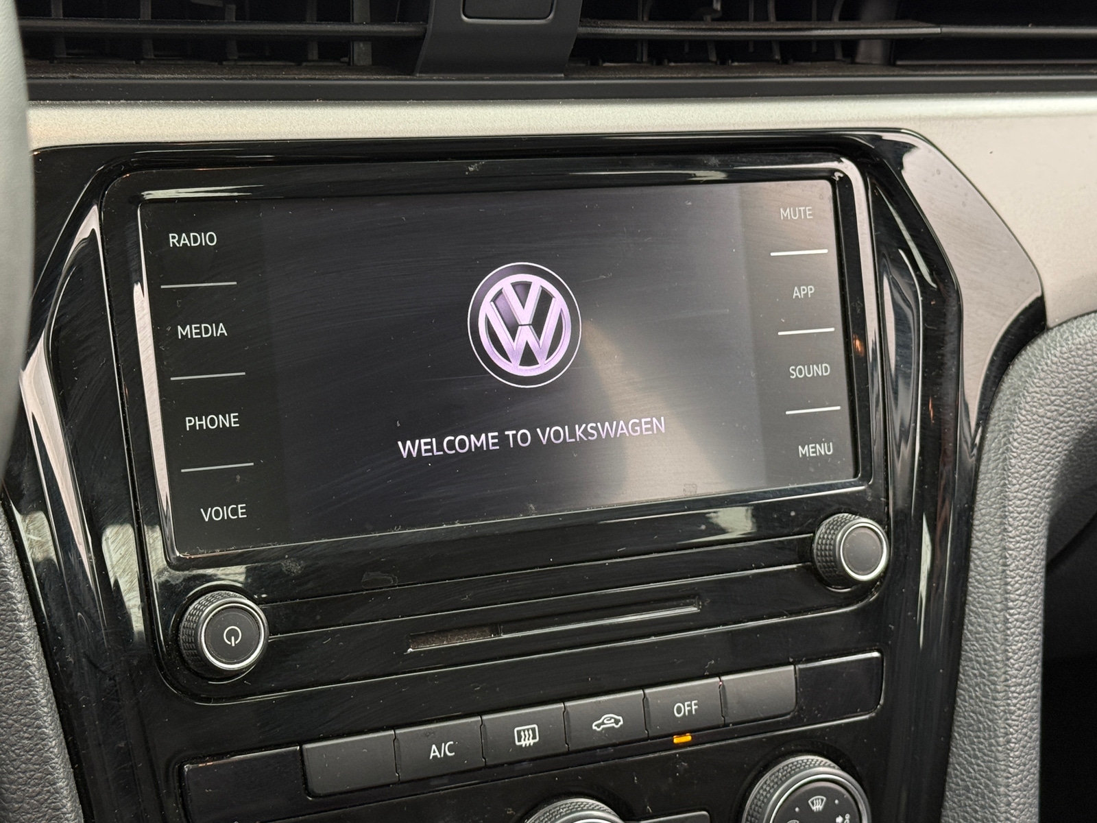 Thumbnail: 2021 Volkswagen Passat - 4