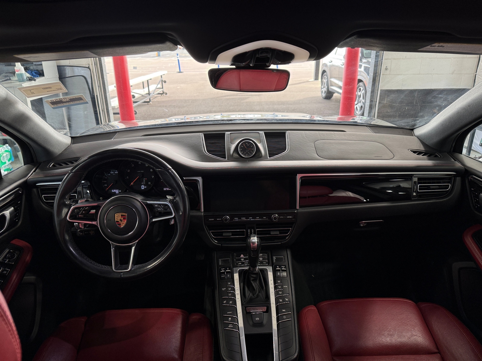 Thumbnail: 2019 Porsche Macan - 2