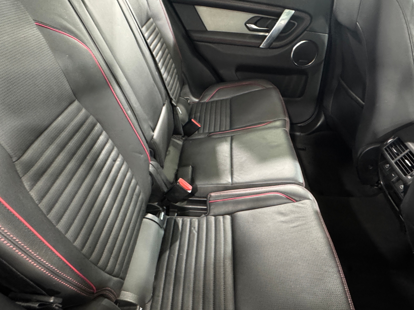 Thumbnail: 2022 Land Rover Discovery Sport - 5